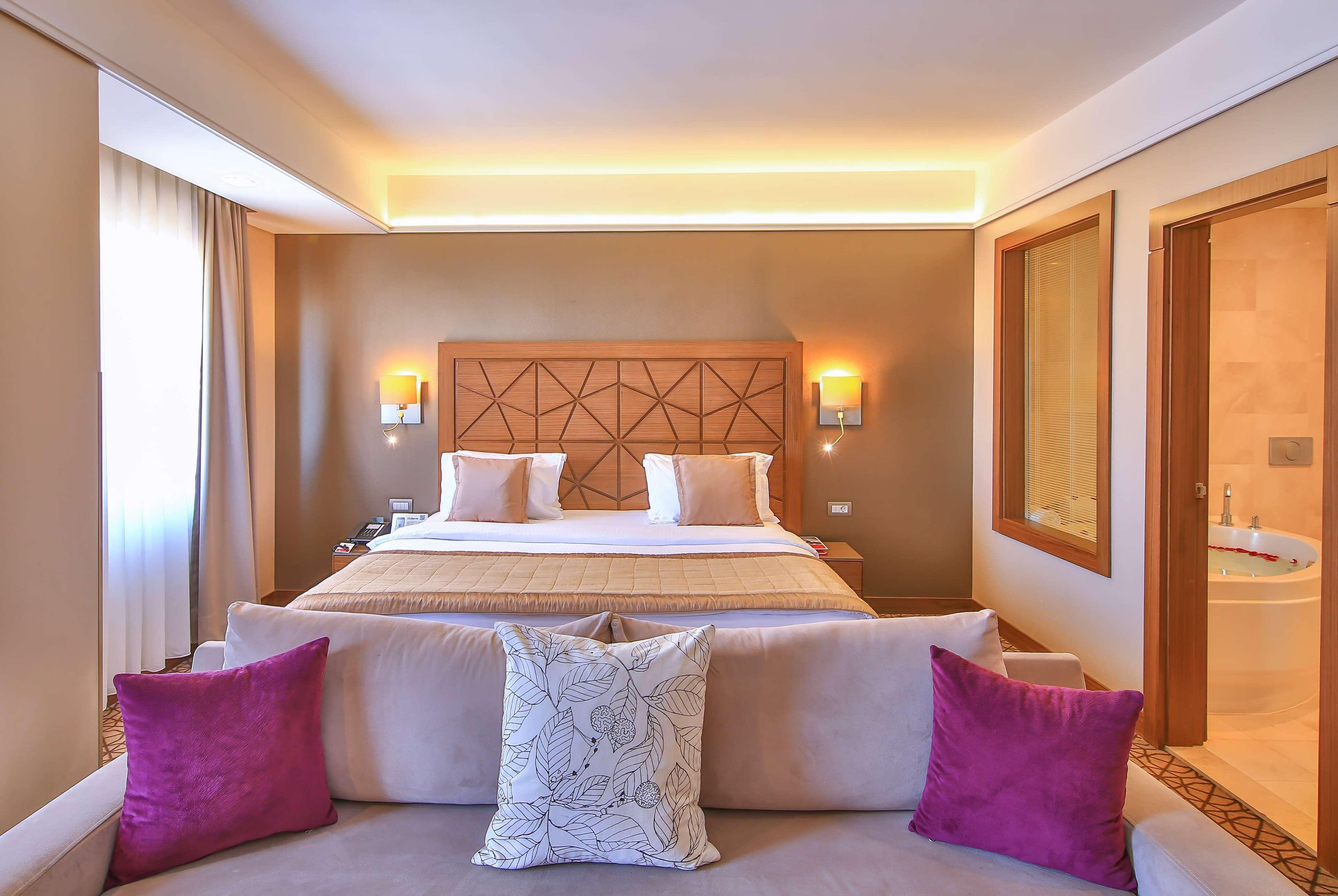 Отель Ramada By Wyndham Taksim 4*