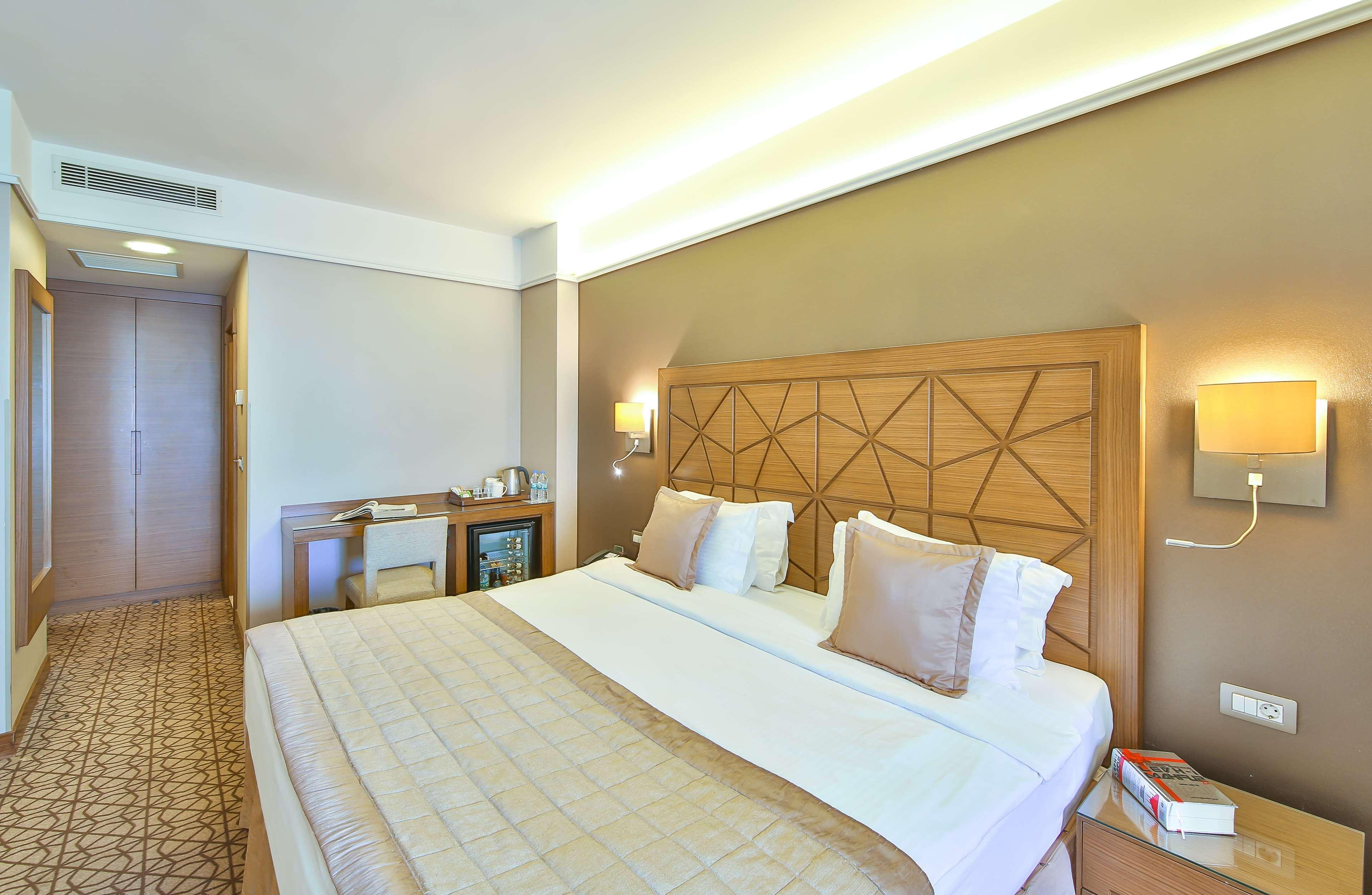 Отель Ramada By Wyndham Taksim Стамбул