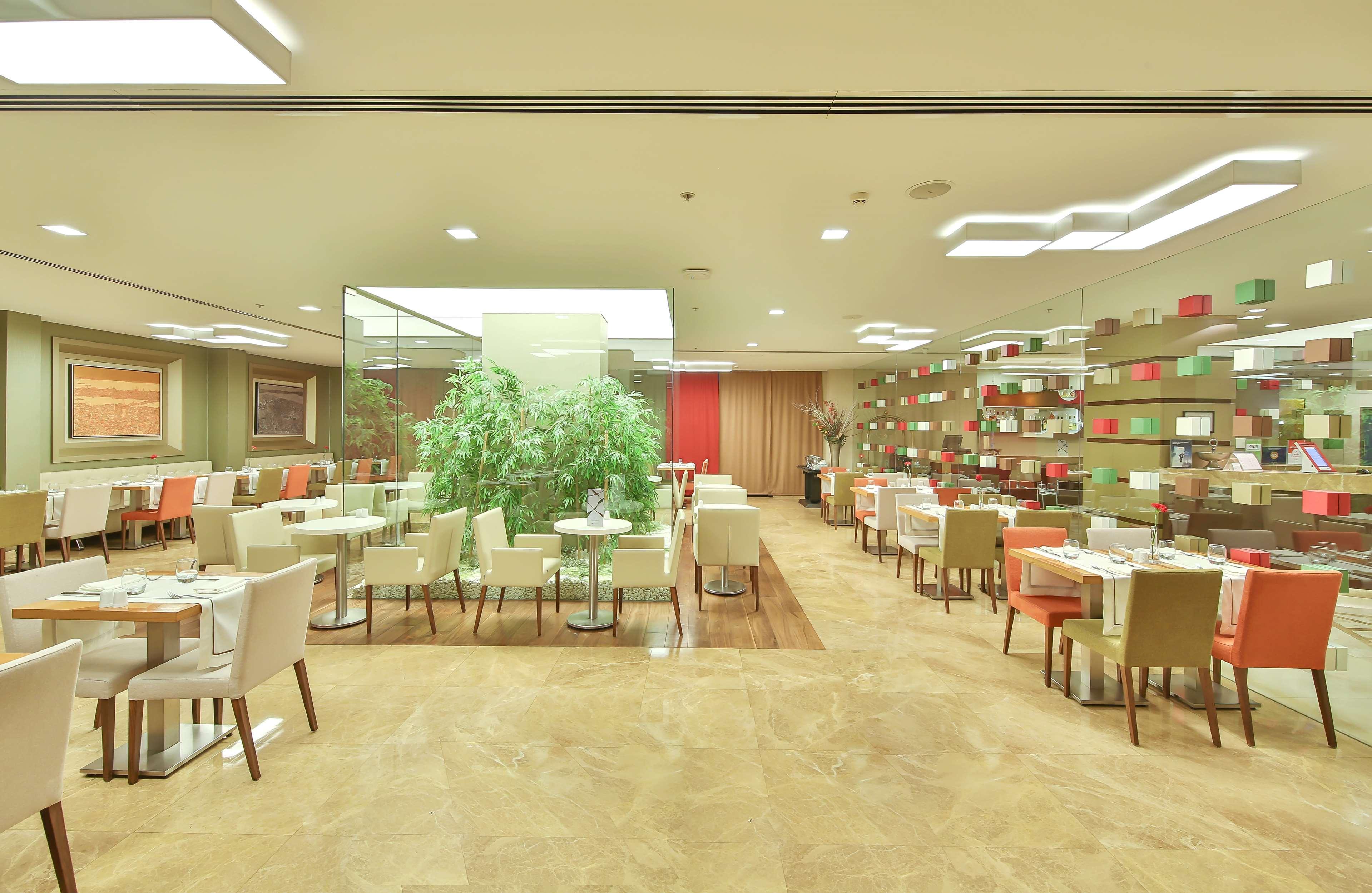Ramada By Wyndham Taksim Отель