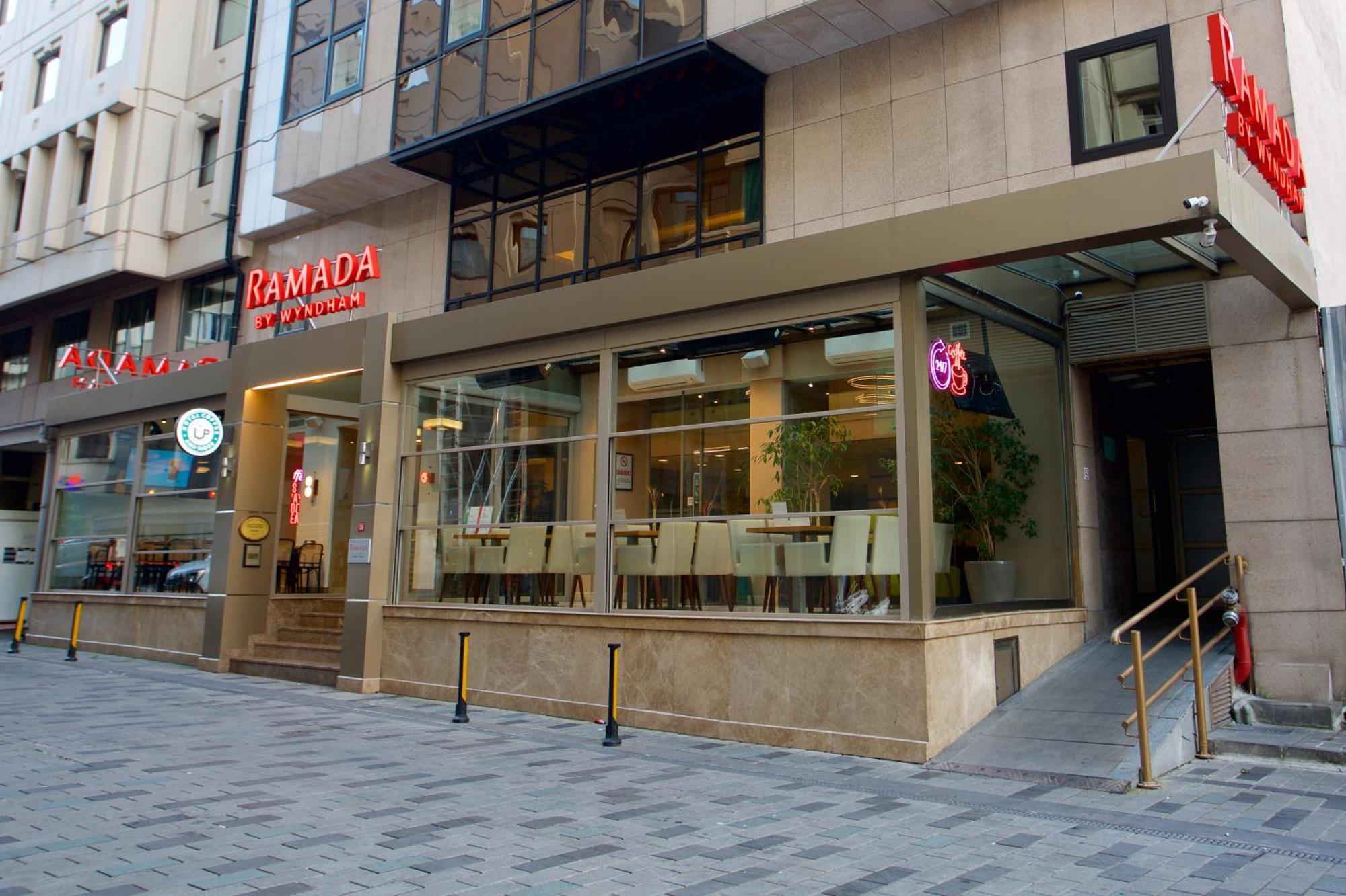 Отель Ramada By Wyndham Taksim Стамбул