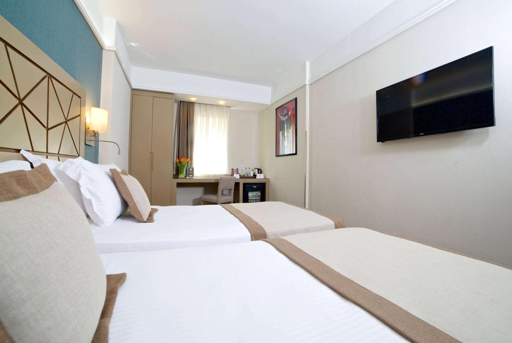 Ramada By Wyndham Taksim Отель