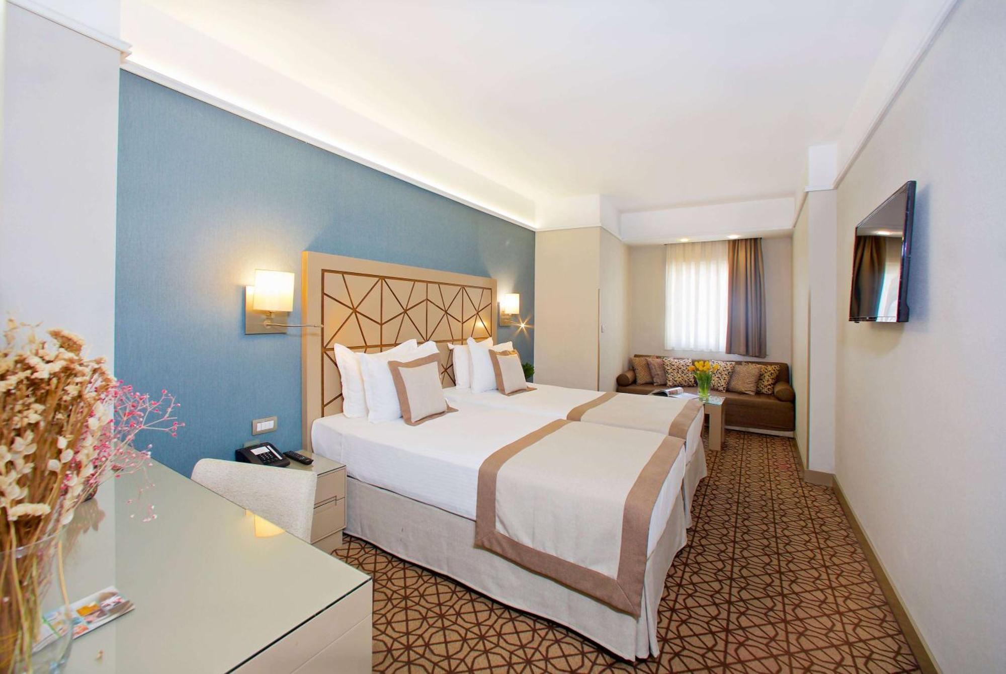 Отель Ramada By Wyndham Taksim Стамбул