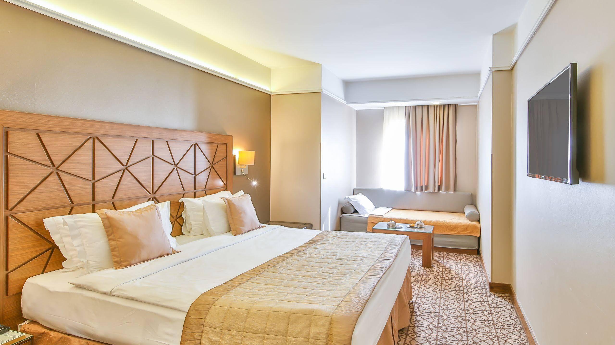 Ramada By Wyndham Taksim 4*